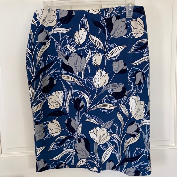 Banana Republic Dresses & Skirts - Banana Republic Floral Pencil Skirt Sz 4